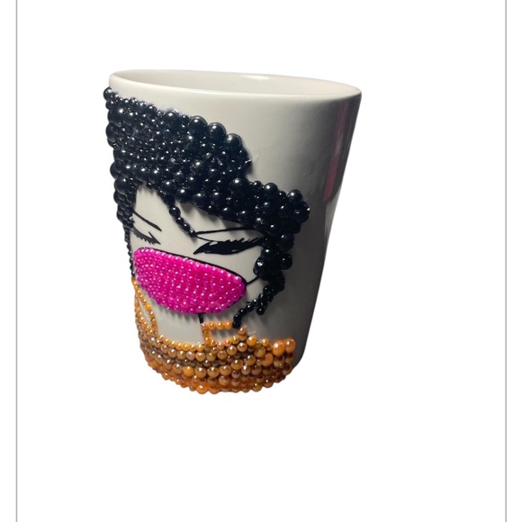 Stylish Beaded Mug with Pink and Black Design - Picture 8 of 8
